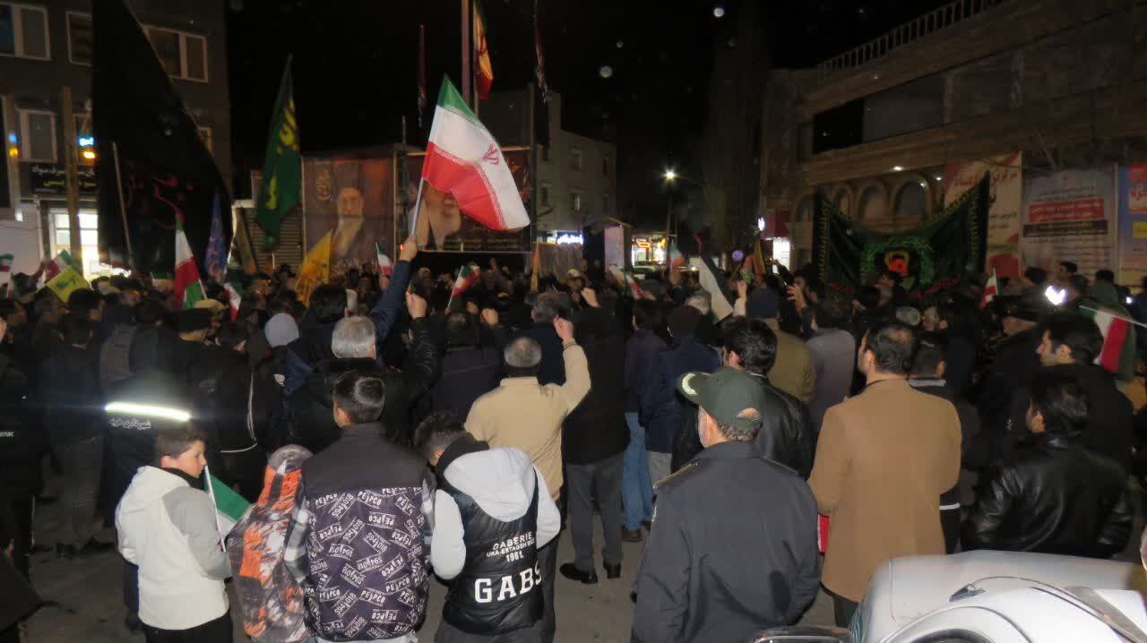 نوای حیدر حیدر در میدان شهید مومنی هریس در فراق رهبر شهید انقلاب