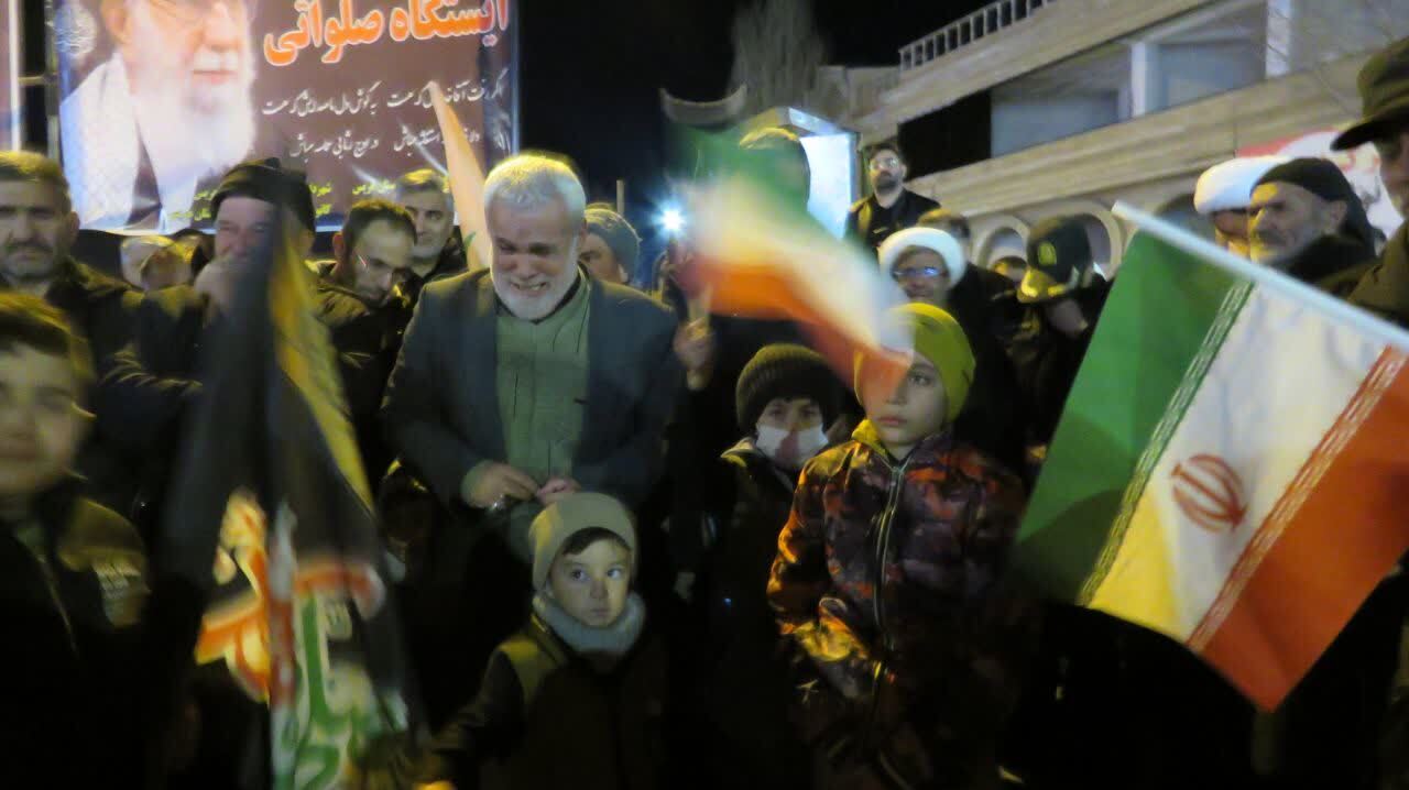 نوای حیدر حیدر در میدان شهید مومنی هریس در فراق رهبر شهید انقلاب
