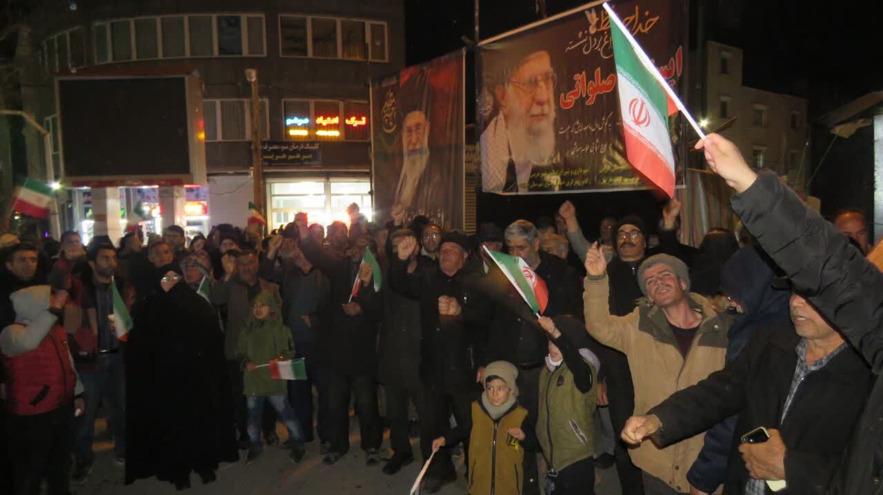نوای حیدر حیدر در میدان شهید مومنی هریس در فراق رهبر شهید انقلاب