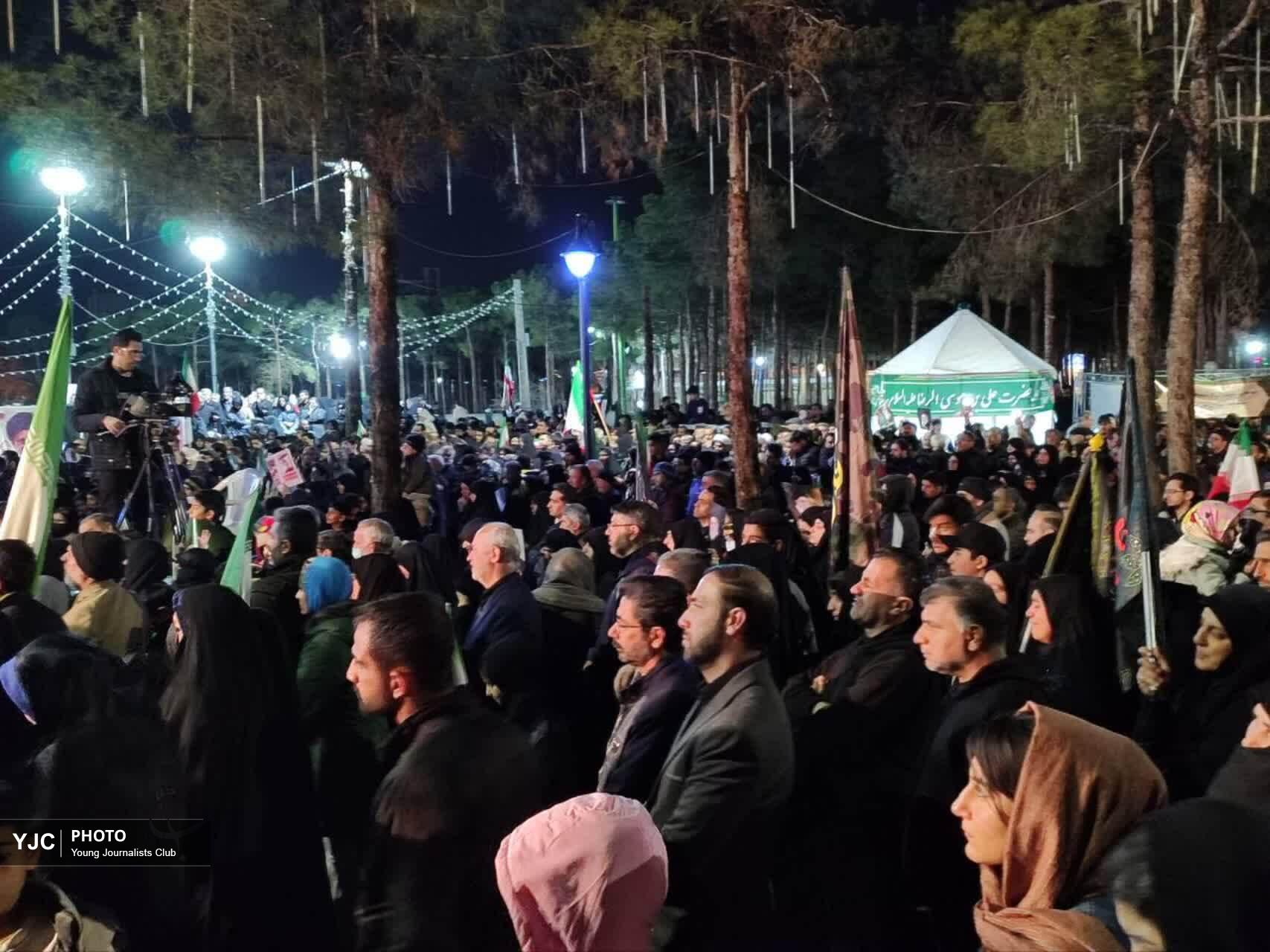 تجمع سوگواران سمنانی در بلوار ۱۷ شهریور