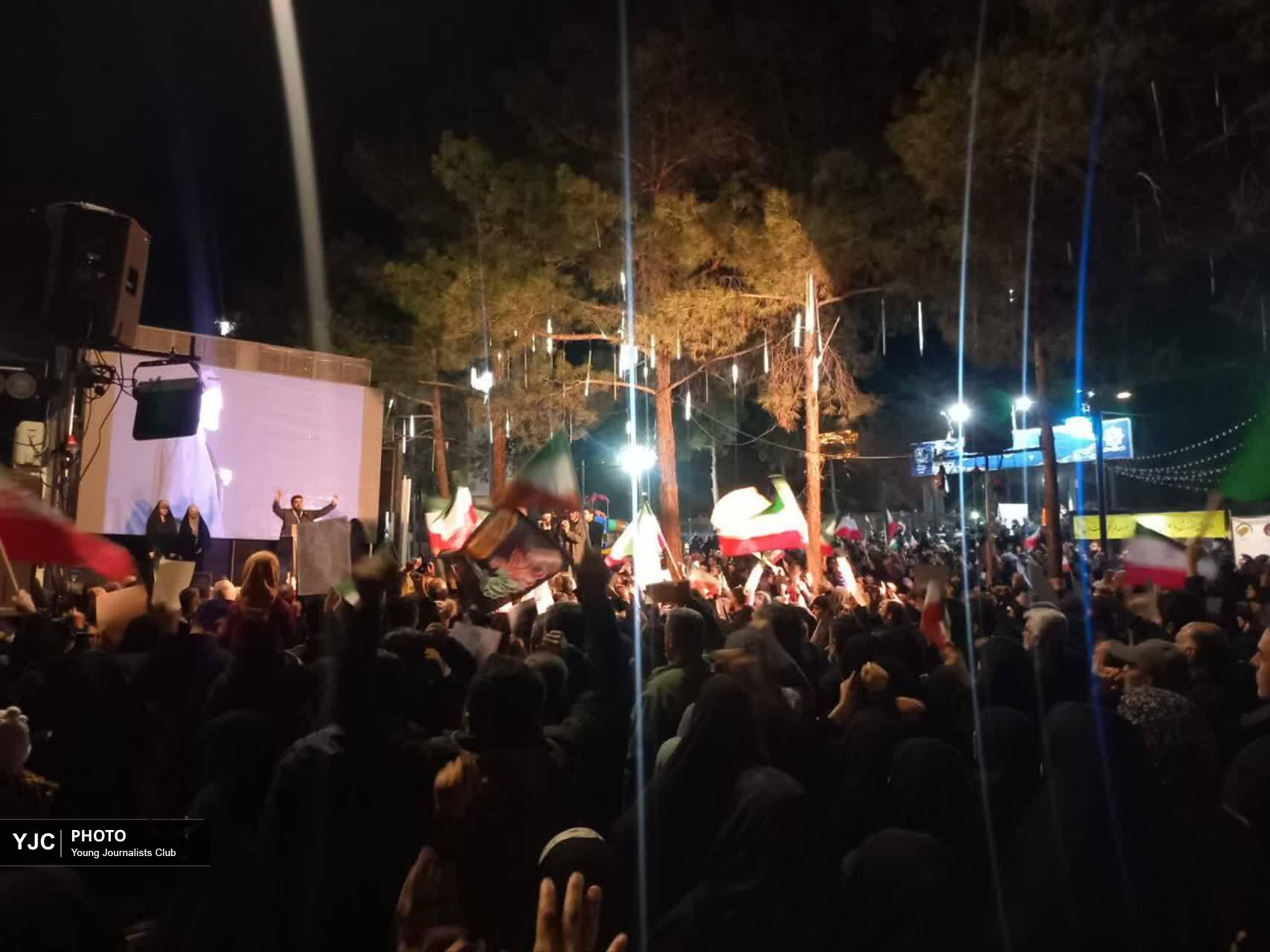 تجمع سوگواران سمنانی در بلوار ۱۷ شهریور