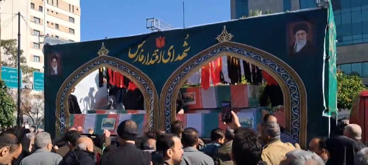 وداع حماسی با پیکر ۱۲ شهید والامقام وطن در شیراز
