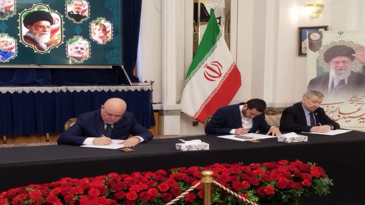 حک شدن یاد رهبر و دانش‌آموزان شهید ایران در یاد روسیه