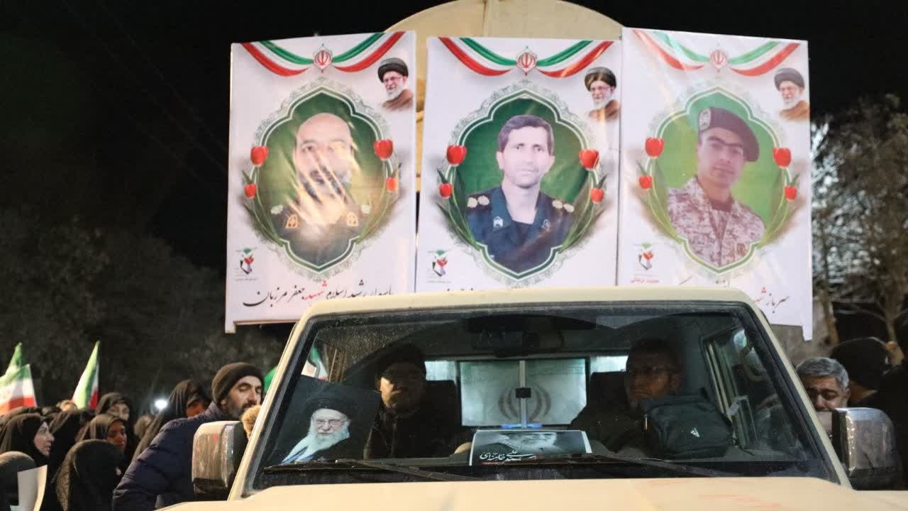 برگزاری تشییع باشکوه پیکر ۳ شهید در شهرکرد + تصاویر