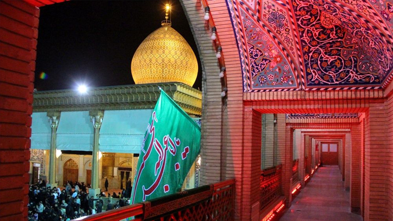 واکنش شجاعانه زائران حرم شاهچراغ به صدای انفجار در شیراز + فیلم