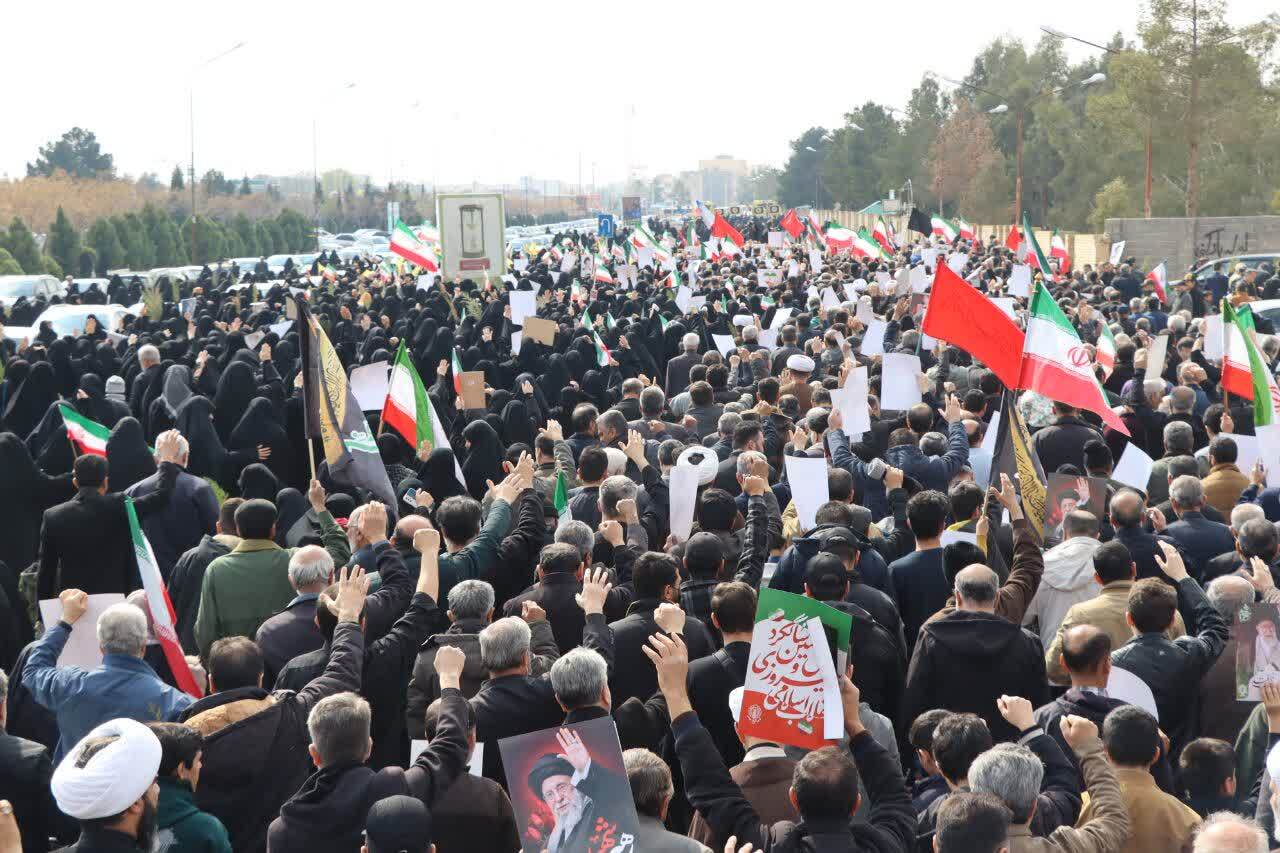 فریاد استکبارستیزی در سمنان طنین&zwnj;انداز شد