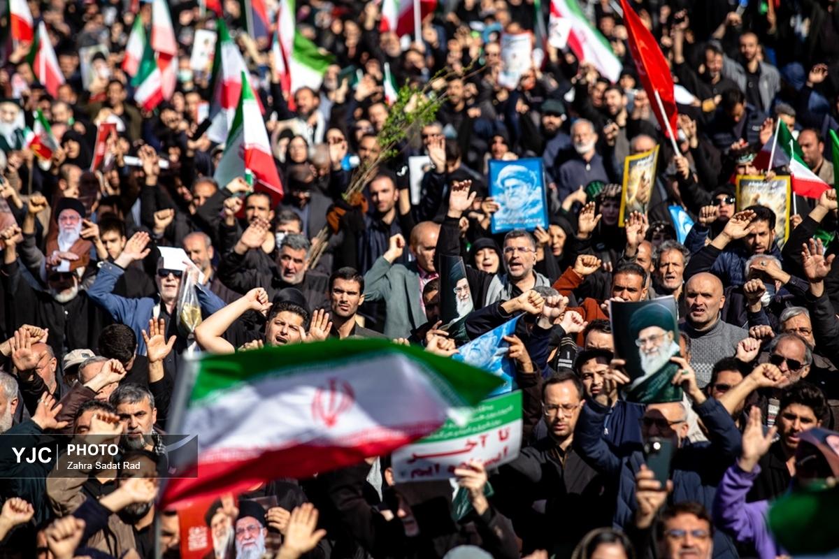 تجمع جمعی از اعضای کادر درمان در محکومیت تجاوز آمریکا و رژیم صهیونیستی