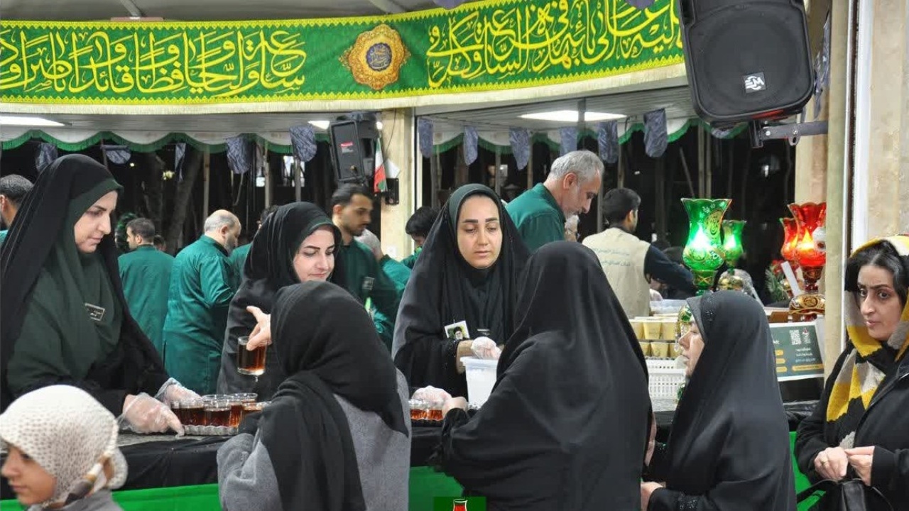 برپایی چایخانه امام رضا(ع) در علی آباد کتول برای شهادت رهبر انقلاب + عکس