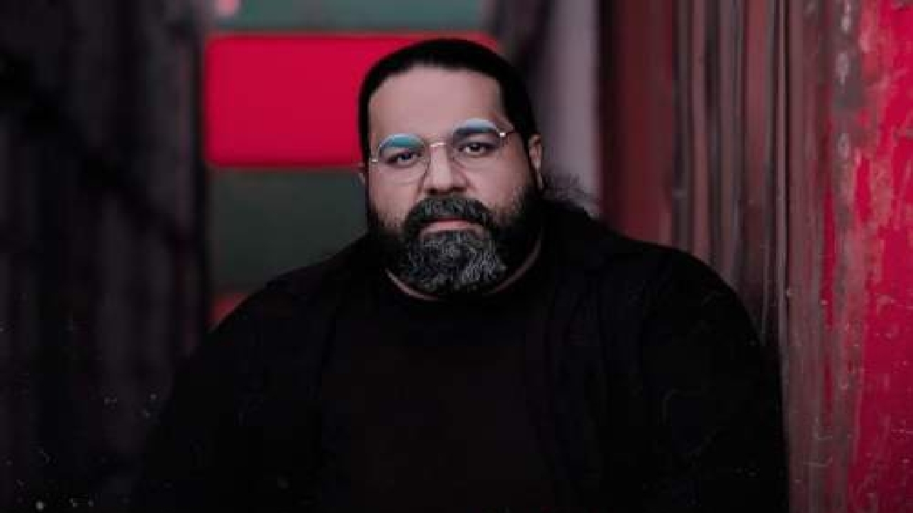 رضا صادقی برای «وطن» می‌خواند