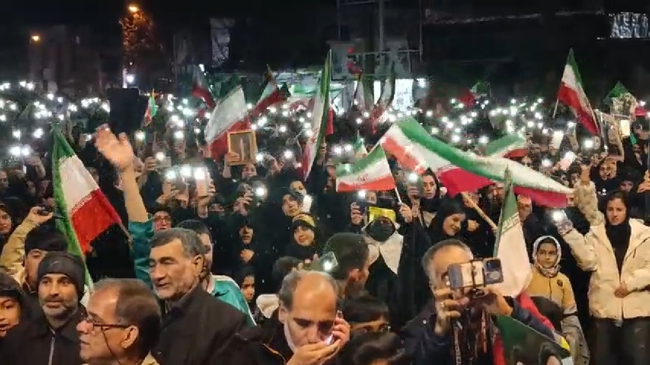 امشب مشت محکم نورآبادی ها بر دهان یاوه‌گویی های ترامپ + فیلم