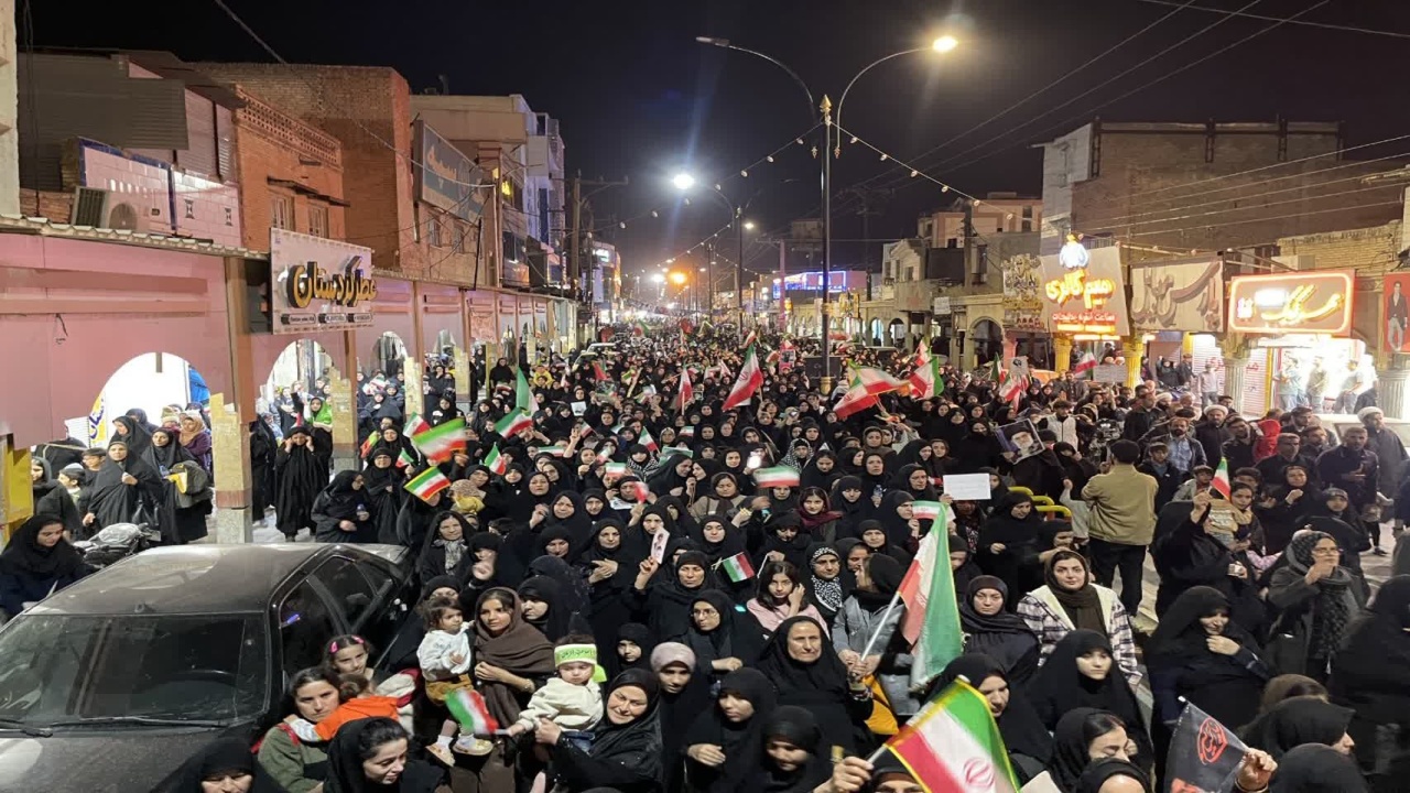جمعیت خروشان بهبهانی‌ها در هفتمین شب اجتماع شهادت رهبر انقلاب + عکس