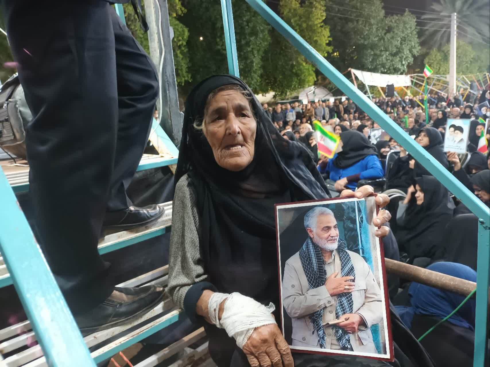 جمعیت خروشان بهبهانی&zwnj;ها در هفتمین شب اجتماع شهادت رهبر انقلاب