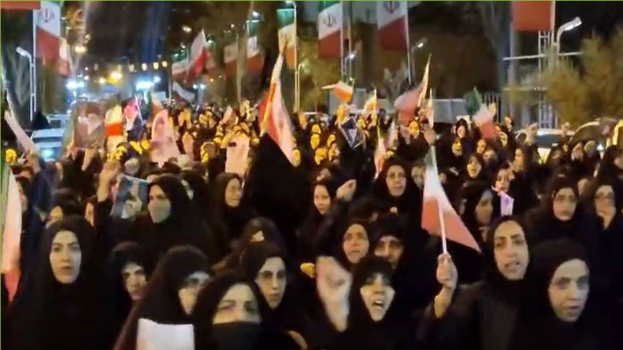 خروش معلمان و فرهنگیان آران و بیدگلی در سوگ شهادت رهبر انقلاب + فیلم