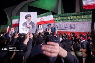 اجتماع مردمی در مقابل دانشگاه تهران