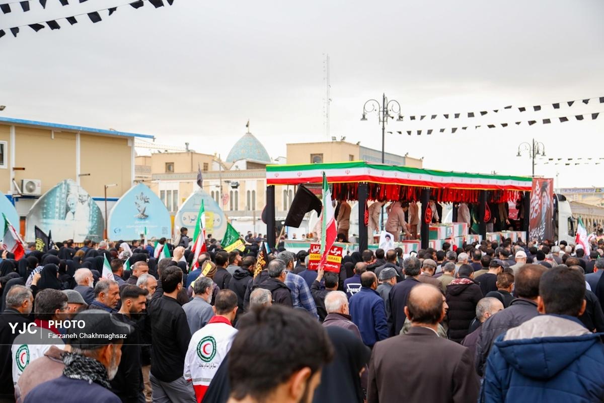 اهدای خون برای کمک به مجروحان جنگ تحمیلی در تهران