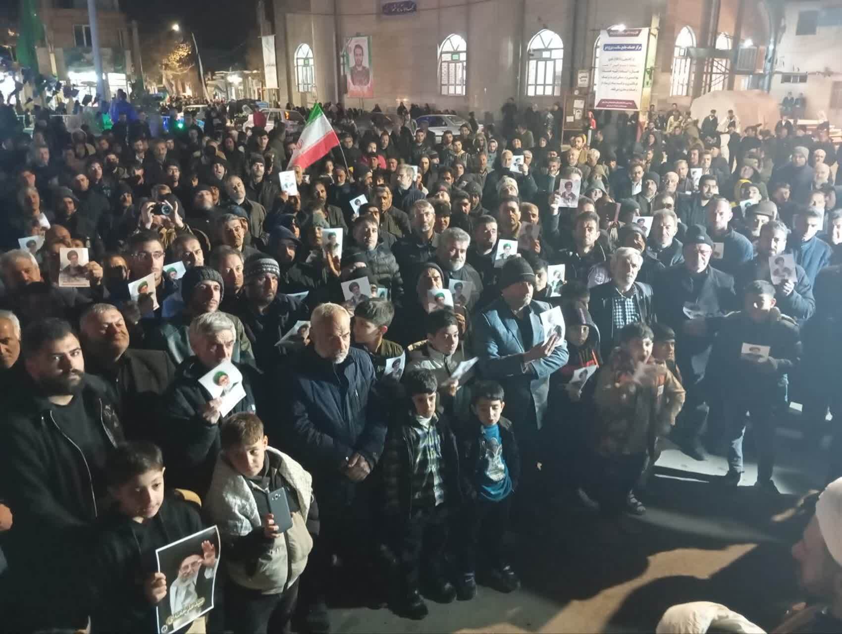 خروش عظیم عزاداران در شهر دیزج دیز به مناسبت شهادت رهبر انقلاب اسلامی خروش عظیم عزاداران در شهر دیزج دیز به مناسبت شهادت رهبر انقلاب اسلامی