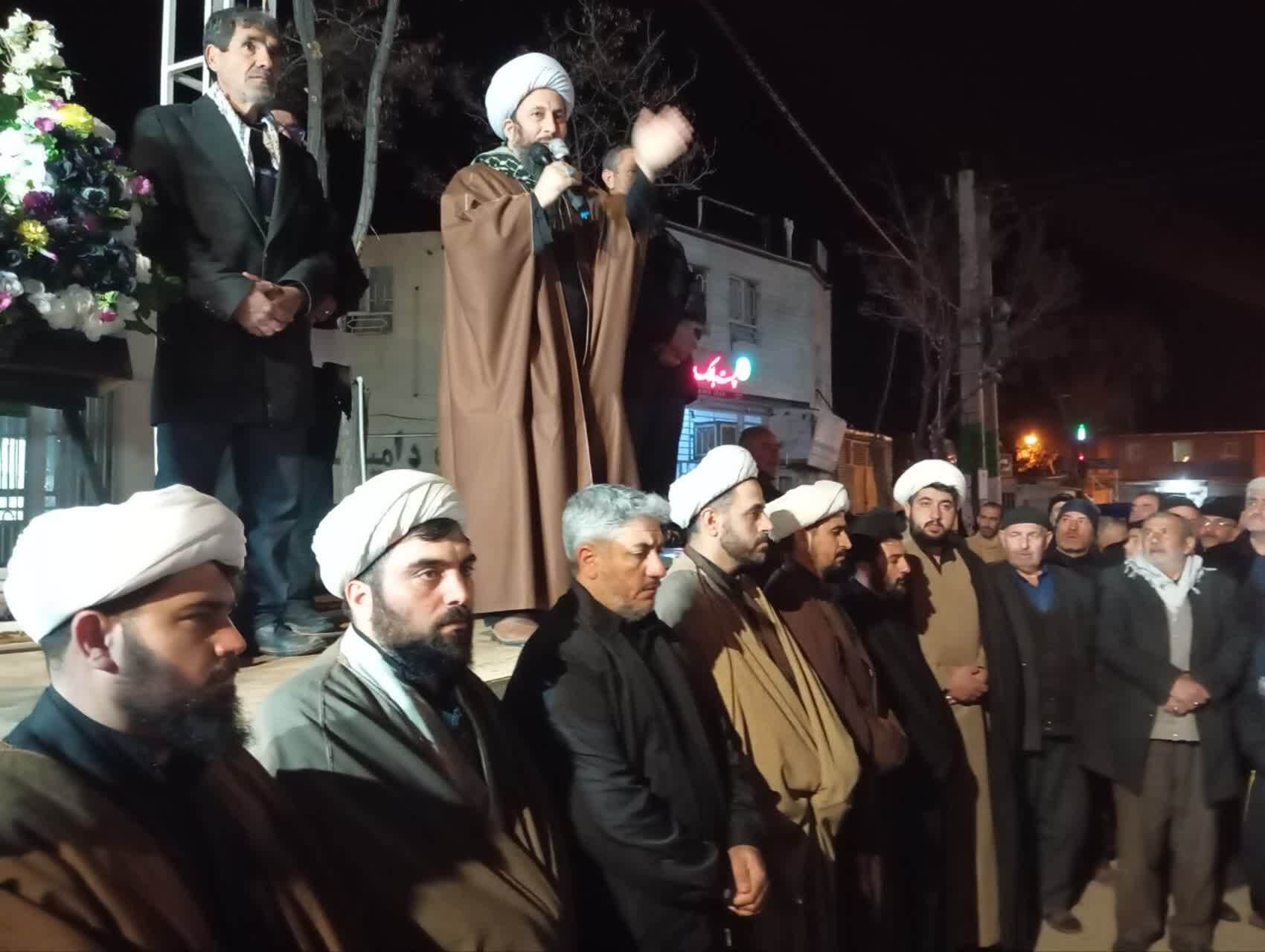 خروش عظیم عزاداران در شهر دیزج دیز به مناسبت شهادت رهبر انقلاب اسلامی خروش عظیم عزاداران در شهر دیزج دیز به مناسبت شهادت رهبر انقلاب اسلامی