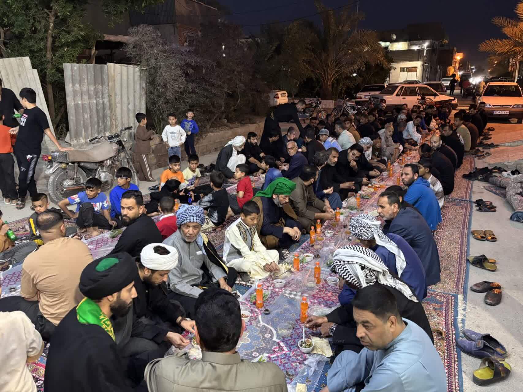 برپایی سفره افطاری خیابانی در شهرک طالقانی ماهشهر