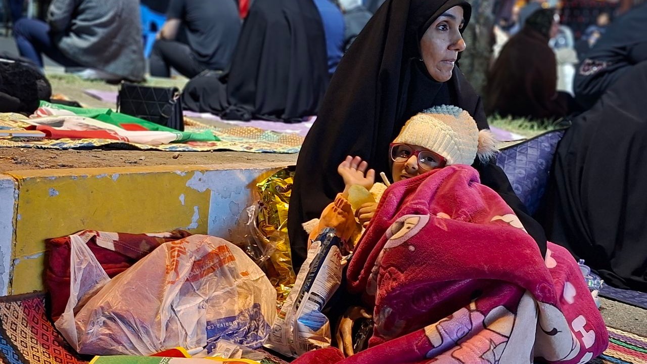 ندای مرگ بر اسرائیل و مرگ بر آمریکا  مردم زاهدان در مراسم احیای اولین شب قدر +فیلم و تصویر