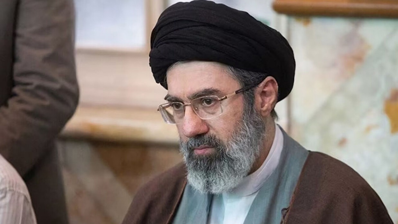 آیت‌الله سید مجتبی خامنه‌ای مسیر پرفروغ انقلاب را ادامه خواهد داد