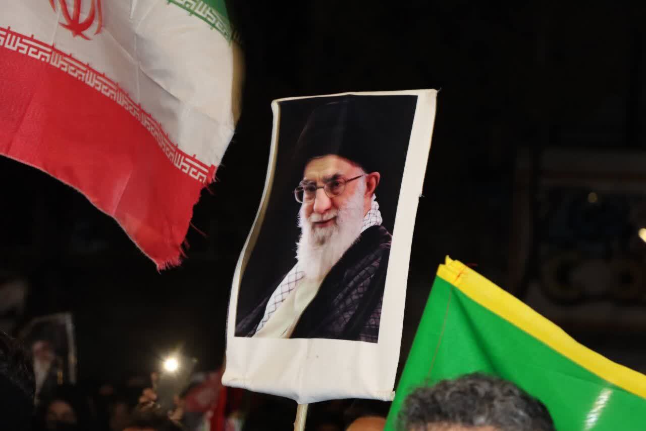 جلوه&zwnj;هایی از هشتمین اجتماع عظیم مردمی برای شهادت رهبر انقلاب اسلامی در ماهدشت + عکس