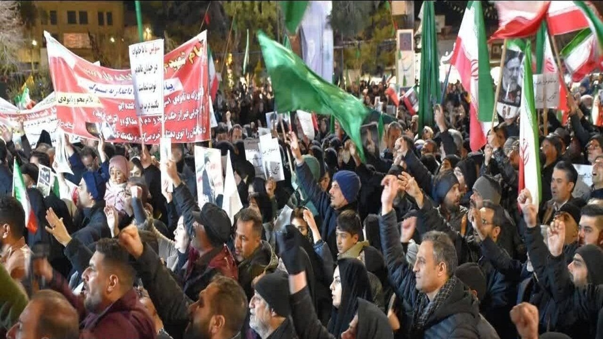 باشگاه خبرنگاران -بیعت شبانه مردم آذربایجان شرقی با رهبر انقلاب اسلامی