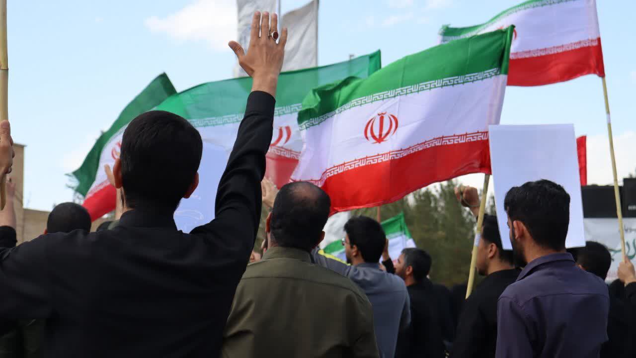 بیعت متفاوت یزدی‌ها با سلام نظامی به سومین رهبر انقلاب اسلامی +فیلم