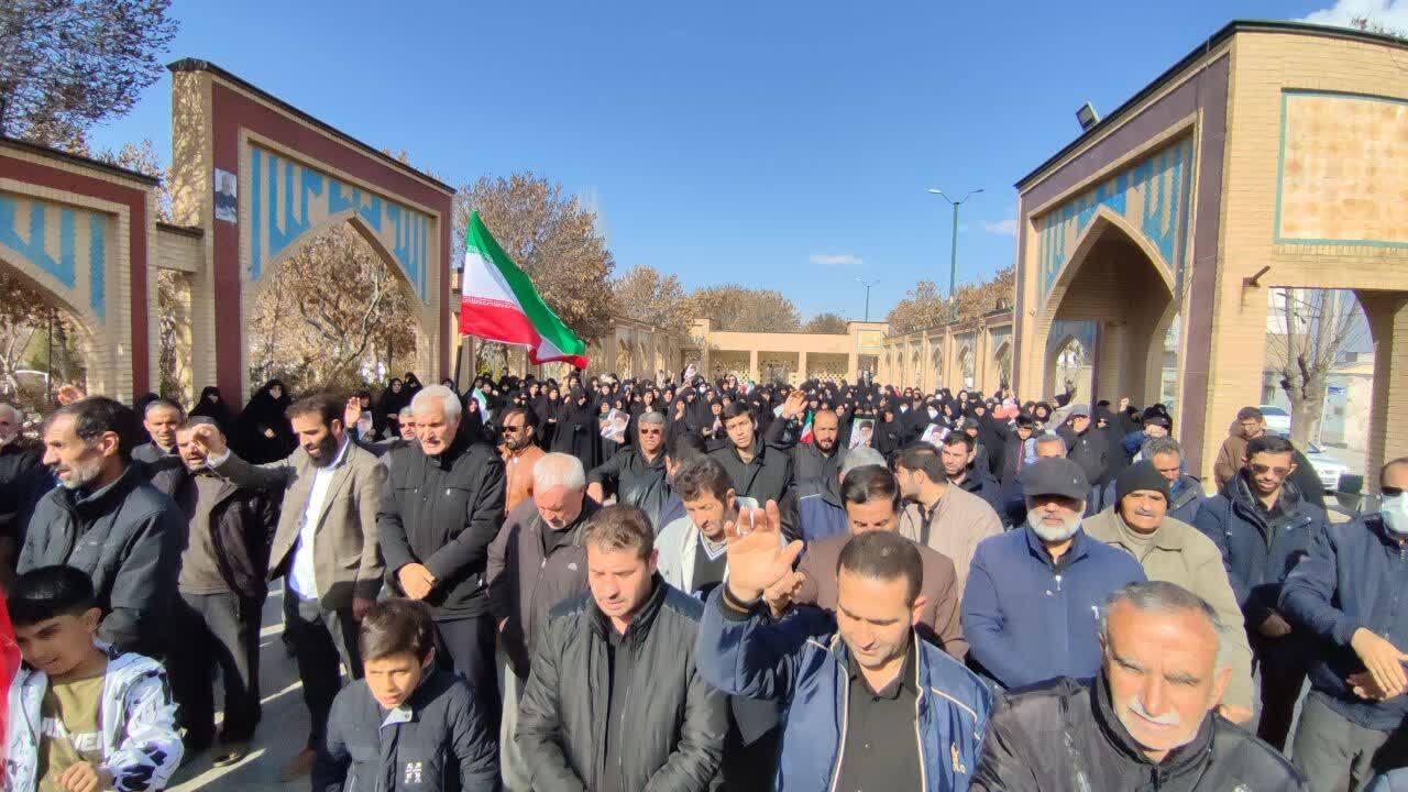 تجدید بیعت صالح آبادی‌ها با آیت الله سید مجتبی حسینی خامنه‌ای + عکس
