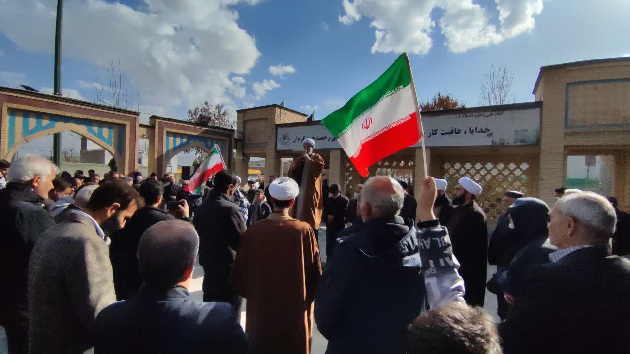 تجدید بیعت صالح آبادیها با آیت الله سید مجتبی حسینی خامنهای تجدید بیعت صالح آبادیها با آیت الله سید مجتبی حسینی خامنهای