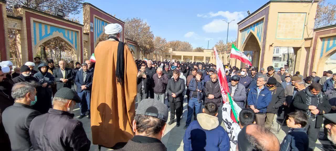 تجدید بیعت صالح آبادیها با آیت الله سید مجتبی حسینی خامنهای تجدید بیعت صالح آبادیها با آیت الله سید مجتبی حسینی خامنهای