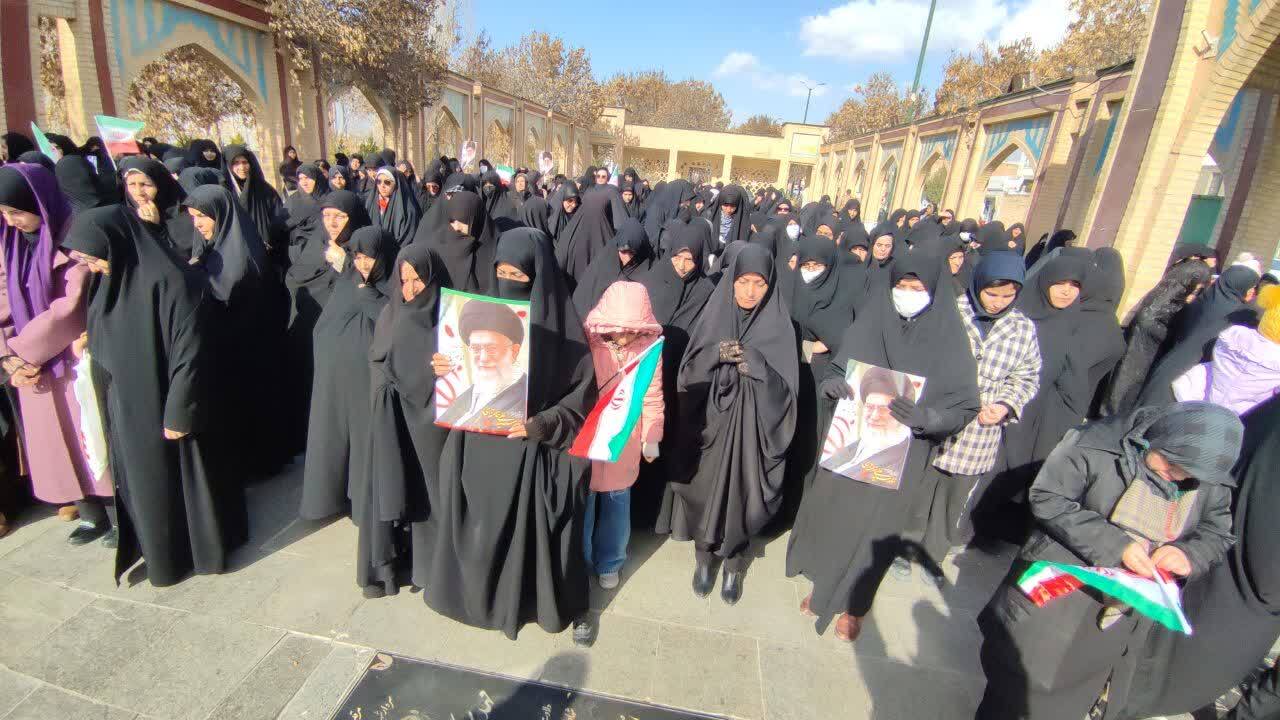 تجدید بیعت صالح آبادیها با آیت الله سید مجتبی حسینی خامنهای تجدید بیعت صالح آبادیها با آیت الله سید مجتبی حسینی خامنهای