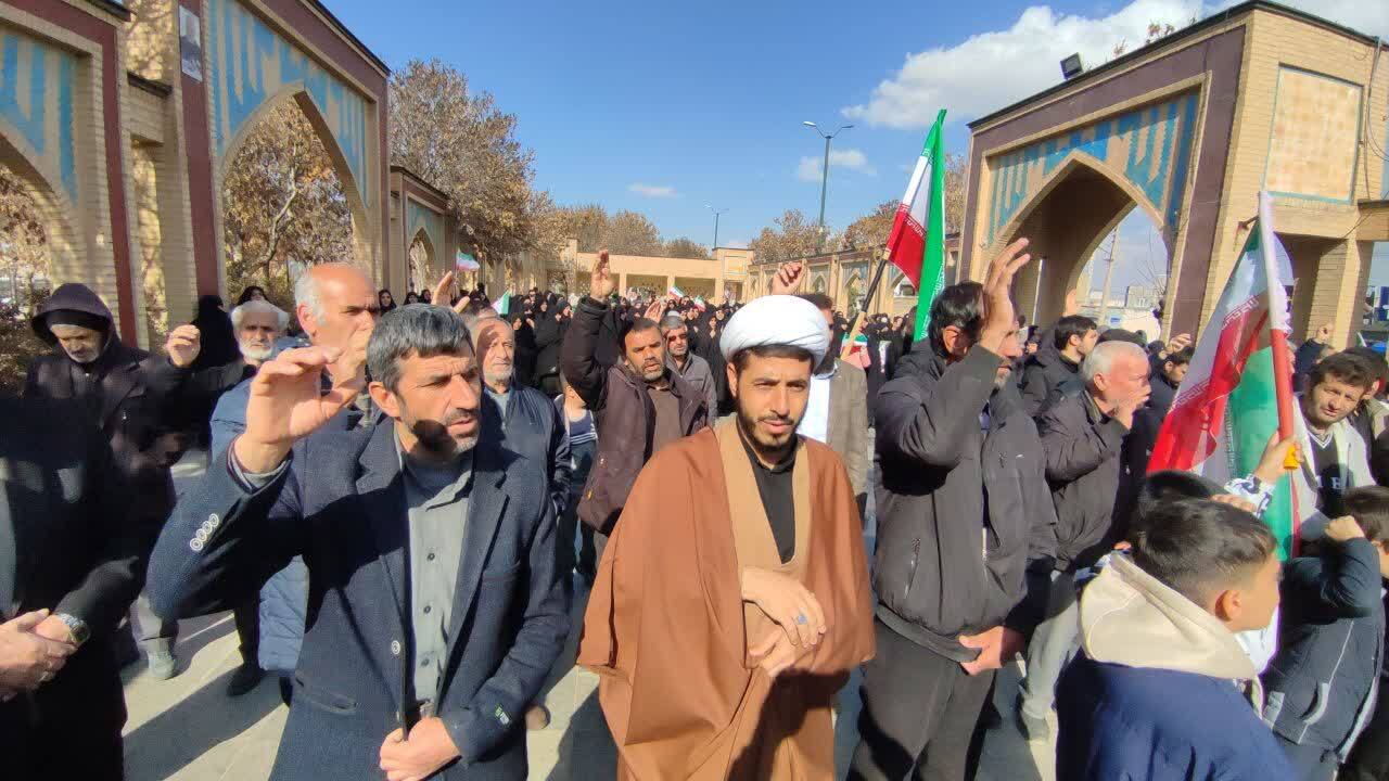 تجدید بیعت صالح آبادیها با آیت الله سید مجتبی حسینی خامنهای + عکس تجدید بیعت صالح آبادیها با آیت الله سید مجتبی حسینی خامنهای + عکس