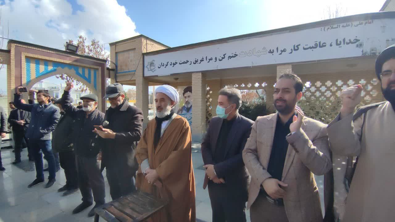 تجدید بیعت صالح آبادیها با آیت الله سید مجتبی حسینی خامنهای تجدید بیعت صالح آبادیها با آیت الله سید مجتبی حسینی خامنهای