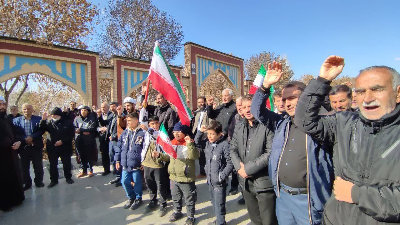 تجدید بیعت صالح آبادیها با آیت الله سید مجتبی حسینی خامنهای تجدید بیعت صالح آبادیها با آیت الله سید مجتبی حسینی خامنهای