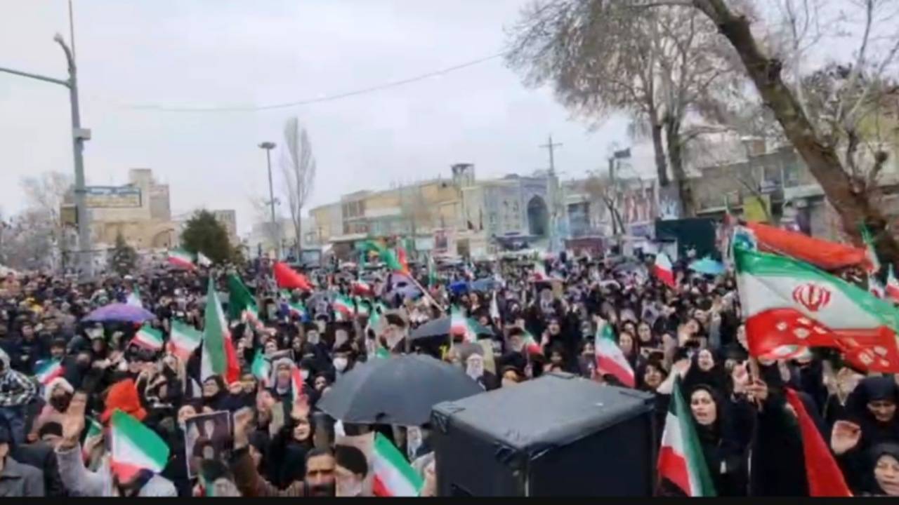 مردم بیجار و قروه با سومین علمدار انقلاب بیعت کردند+فیلم