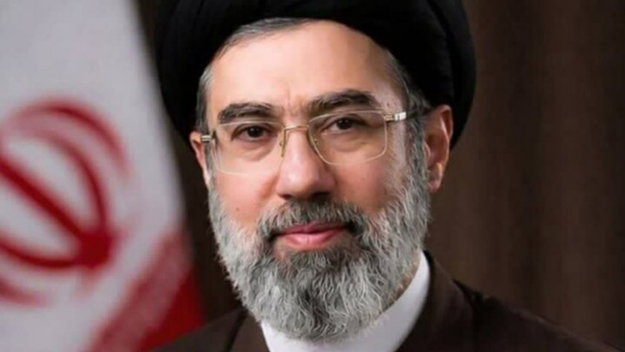 آیت‌الله خامنه‌ای، مسیر تحقق بیانیه گام دوم انقلاب را هموار می‌کند