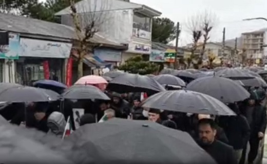 بیعت با سومین رهبر انقلاب اسلامی زیر باران در گیلان + فیلم و تصاویر