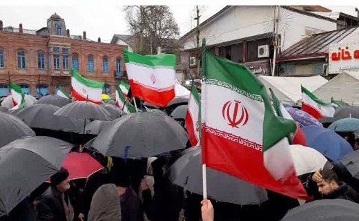 بیعت با سومین رهبر انقلاب اسلامی زیر باران در گیلان + فیلم و تصاویر