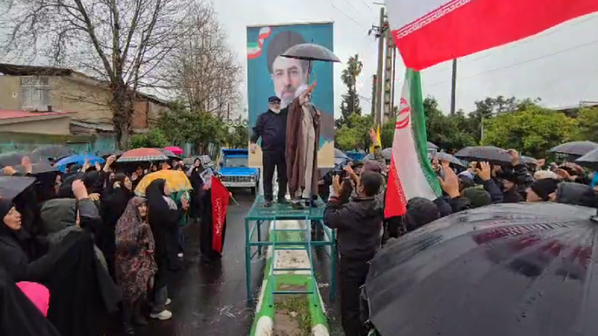 باشگاه خبرنگاران -تجمع مردم دلند خان ببین در بیعت با سومین رهبر انقلاب اسلامی