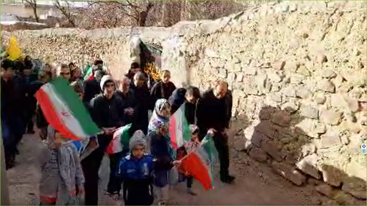 تجدید بیعت اهالی روستای سینقان با سومین رهبر انقلاب اسلامی + فیلم