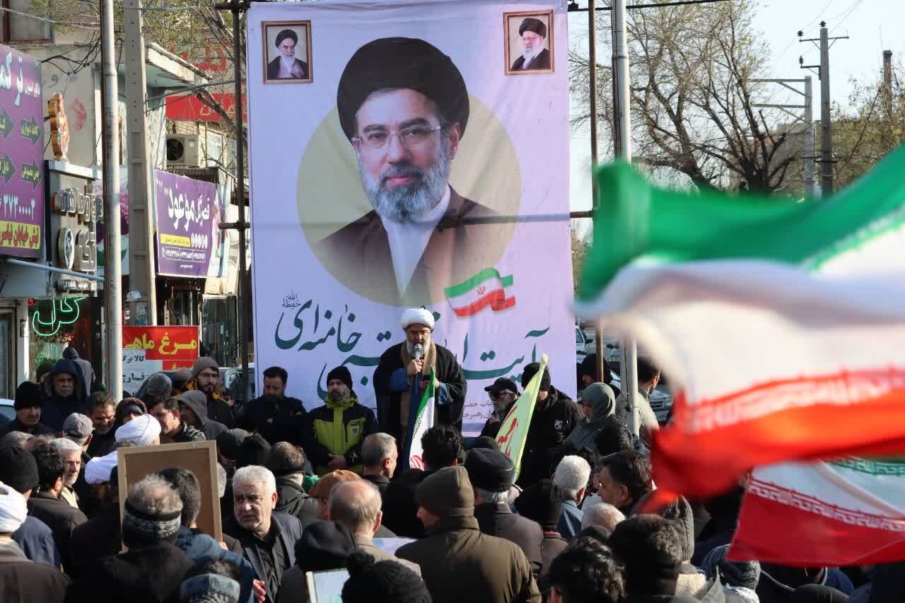 ماهدشتیها بارهبر سوم انقلاب اسلامی بیعت کردند + عکس ماهدشتیها بارهبر سوم انقلاب اسلامی بیعت کردند + عکس