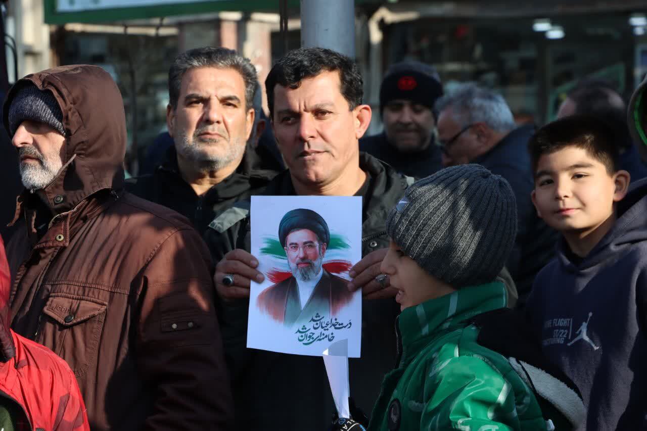 ماهدشتیها بارهبر سوم انقلاب اسلامی بیعت کردند ماهدشتیها بارهبر سوم انقلاب اسلامی بیعت کردند