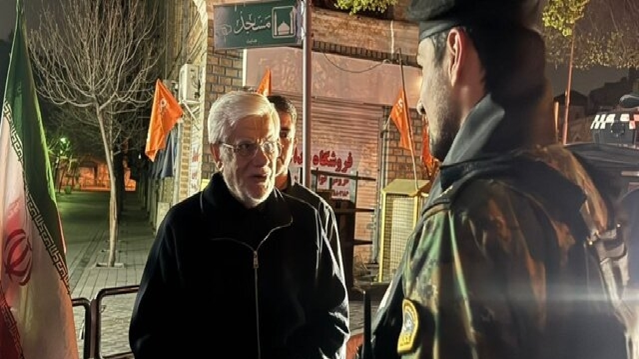 بازدید شبانه محمدرضا عارفاز ایستگاه‌های بازرسی فراجا در تهران