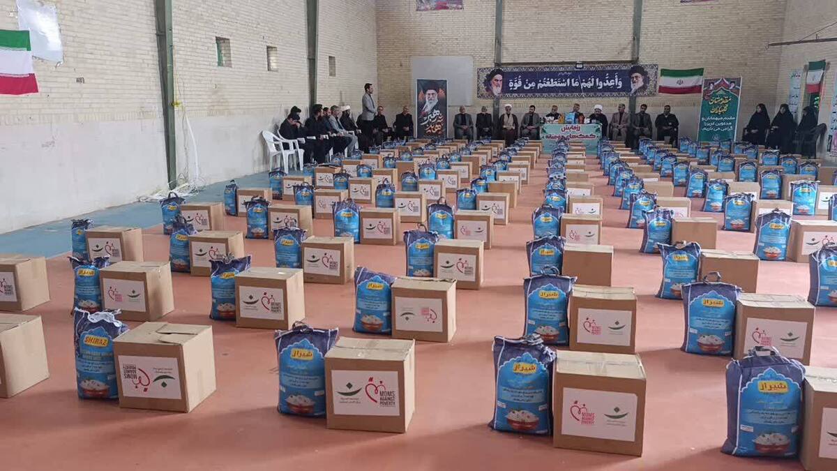باشگاه خبرنگاران -شاد کردن دل عشایر عشق آباد با توزیع ۳۲۰ بسته معیشتی و پوشاک