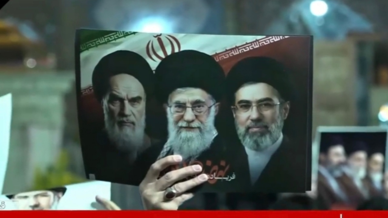 بیعت طلاب اردو زبان قم با رهبر سوم انـقلاب اسلامی + فیلم