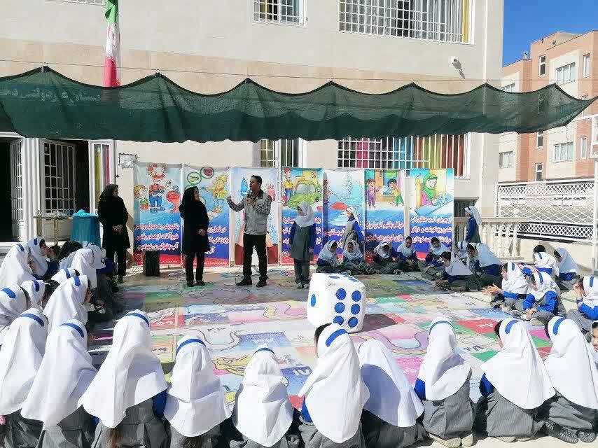 دانش آموزان دبستان دخترانه نیایش نیشابور حامیان آب شدند