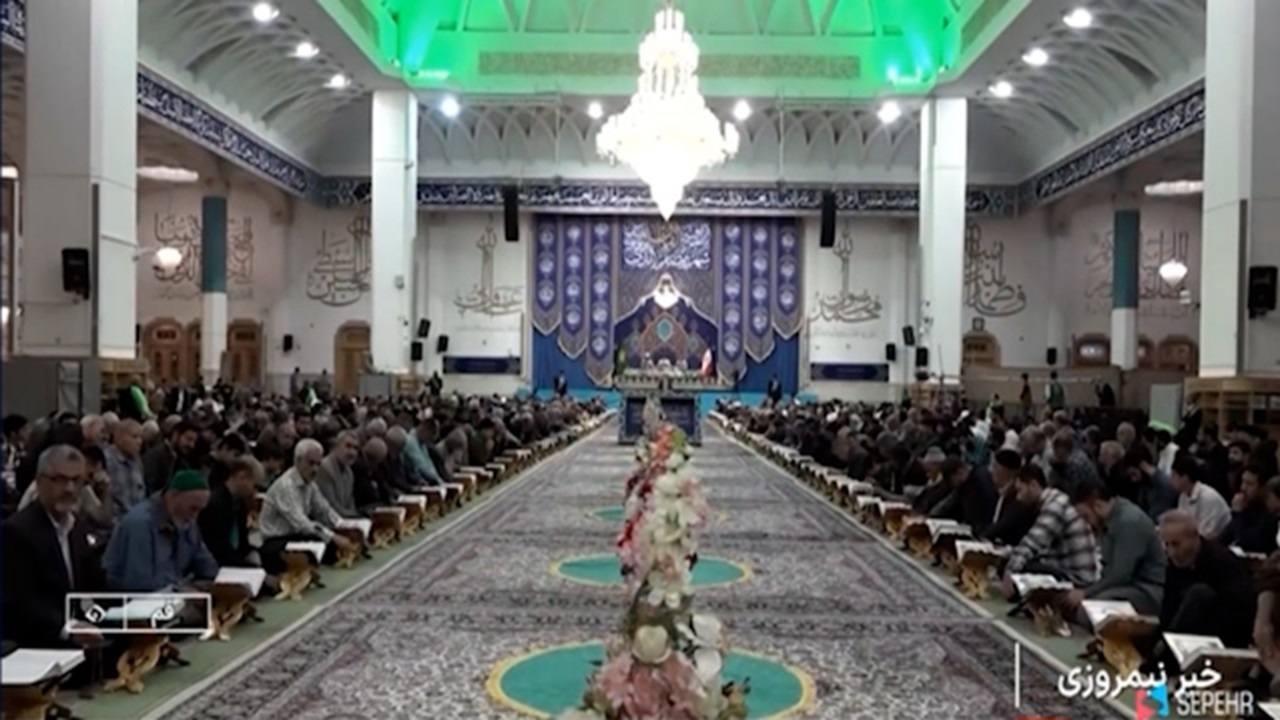 ترتیل‌خوانی قرآن کریم در حرم مطهر حضرت معصومه (س) در ماه رمضان + فیلم