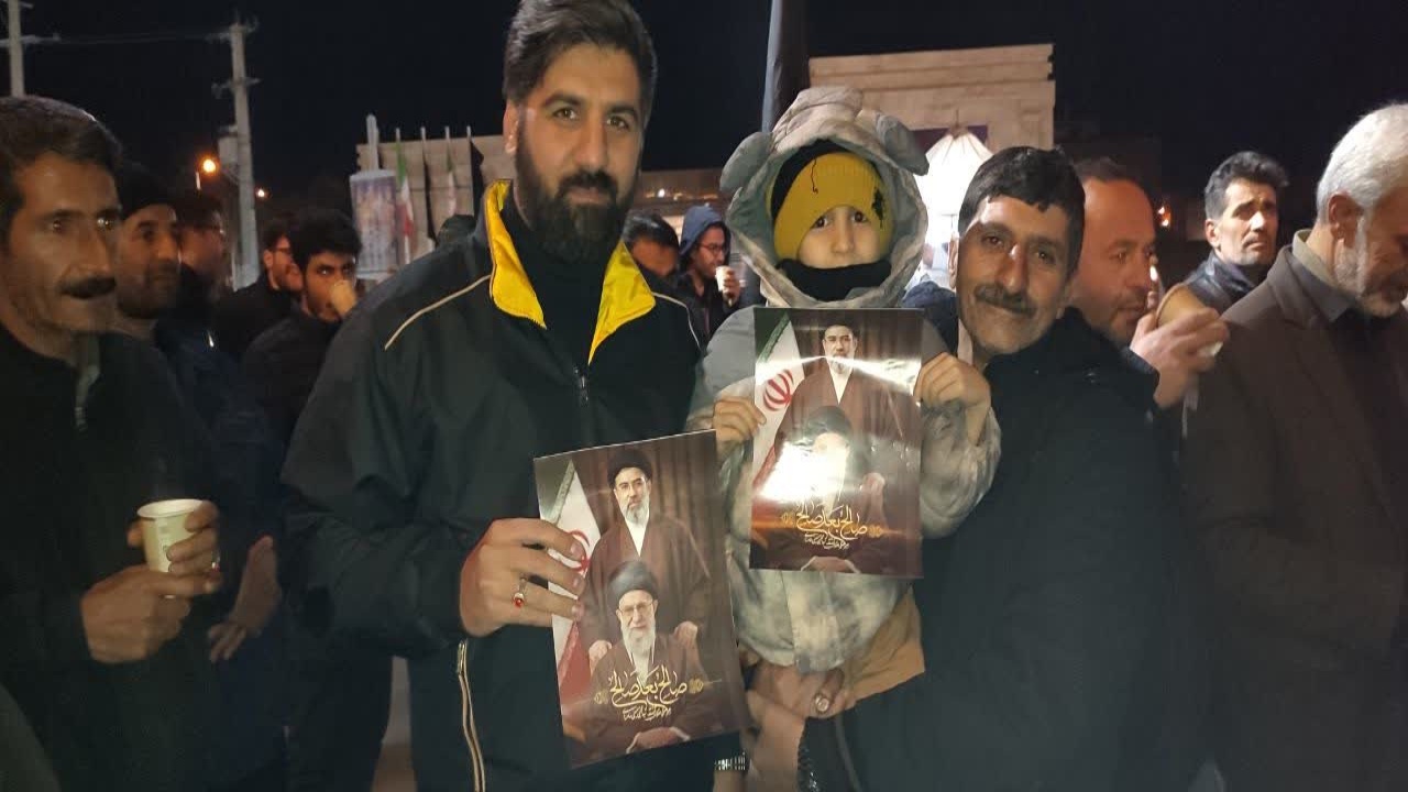 تجمع خودجوش صالح آبادی‌ها در انزجار از جنایات آمریکایی - صهیونی همزمان با شهادت امام علی (ع) + عکس