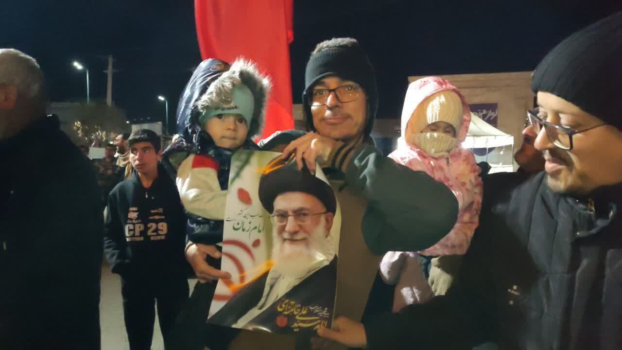 تجمع خودجوش صالح آبادی&zwnj;ها در انزجار از جنایات آمریکایی - صهیونی همزمان با شهادت امام علی (ع) + عکس