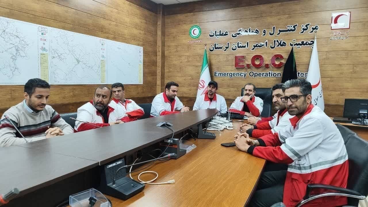 سید مهدی رحمتی در لباس هلال احمر آماده امداد رسانی